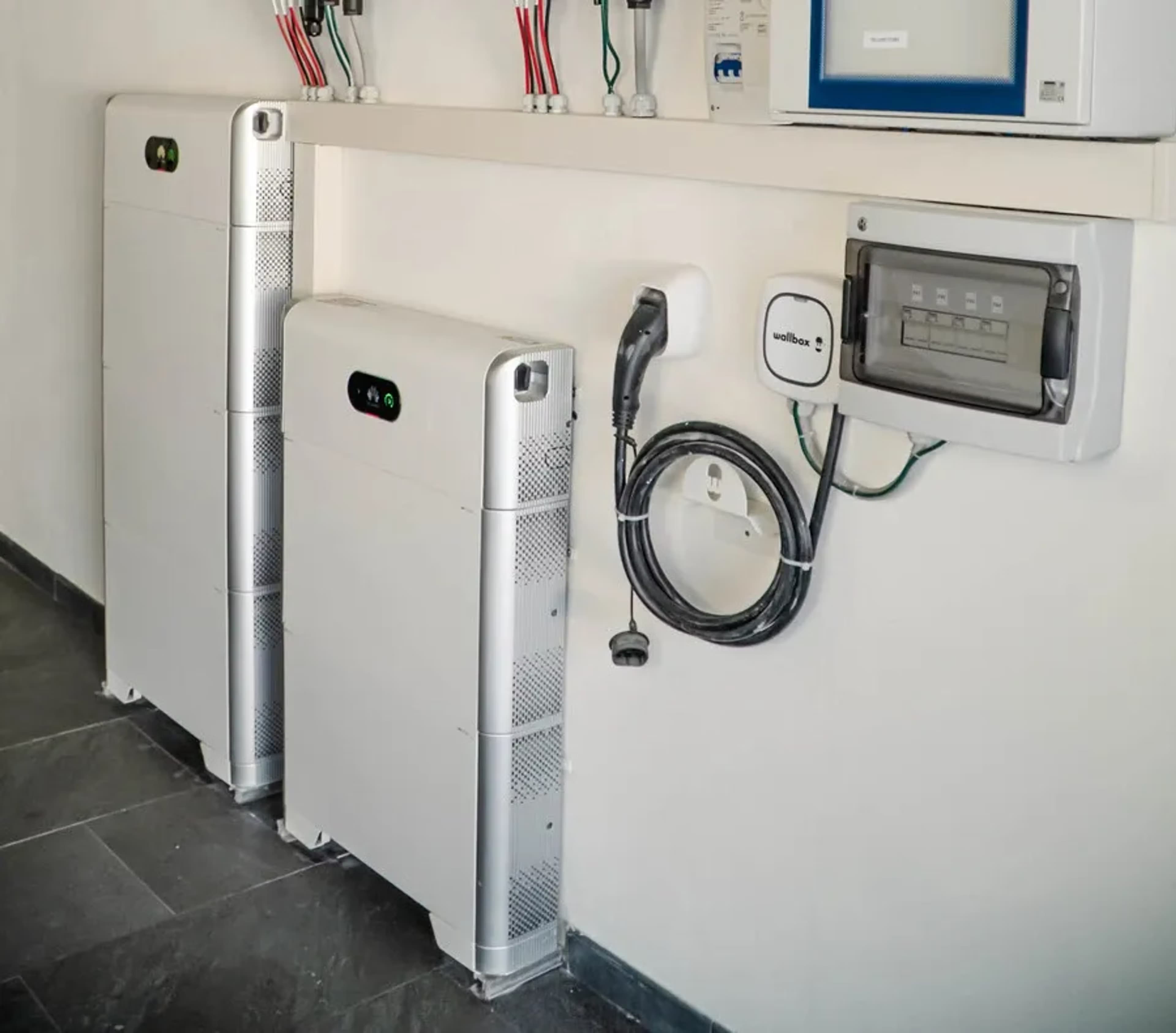 Installation eines 25 kWh Huawei LUNA Speichers in Bad Salzuflen durch Solarwelt Lippe